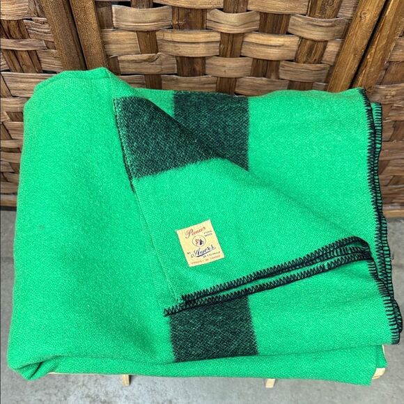 PIONEER Pure Wool Blanket in Green - Picture 1 of 3